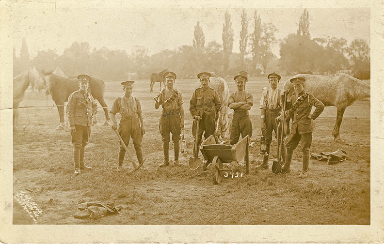 1st W. War Uncle Reg - Centre