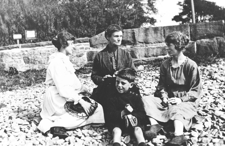 Aunt Vi, Gran, Mother